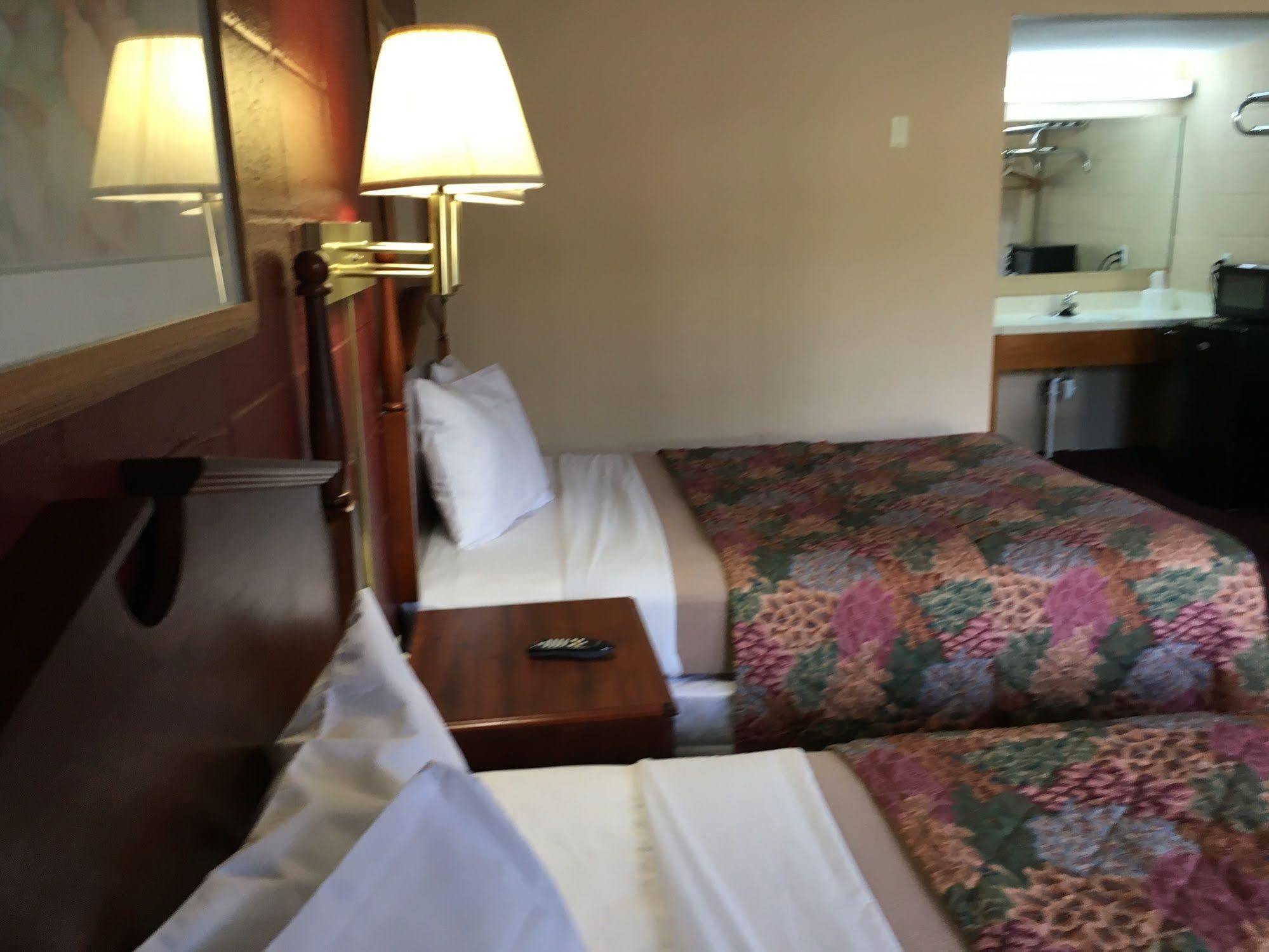 Budget Inn Carthage Buitenkant foto
